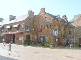 Holiday Home With Whirlpool in Plouarzel