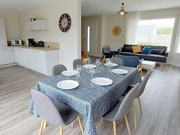 Holiday Home With Whirlpool in Plouarzel