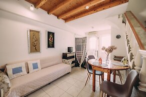 Yiannis Maizonette Ancient Olympia