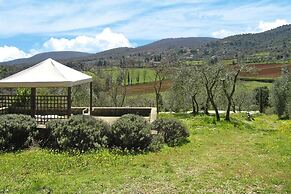 Apartment in Sovicille With Heating