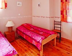 Holiday Flat With Shared Pool in the Countryside, Retournac
