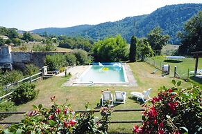 Holiday Flat With Shared Pool in the Countryside, Retournac