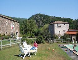 Holiday Flat With Shared Pool in the Countryside, Retournac
