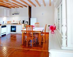 Holiday Flat With Shared Pool in the Countryside, Retournac