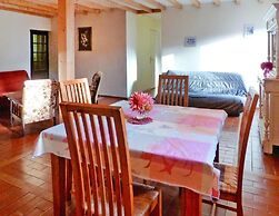 Holiday Flat With Shared Pool in the Countryside, Retournac