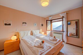 Casa Angiolina Lake Mountain View