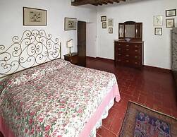 Apartment in Sovicille With Heating