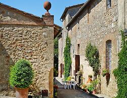 Apartment in Sovicille With Heating