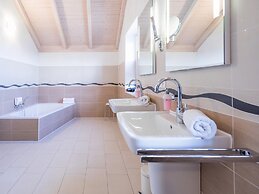 Exklusiv Eingerichtetes Ferienhaus in Strandnaehe