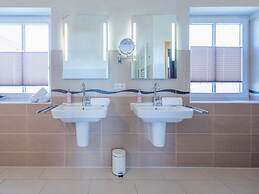 Exklusiv Eingerichtetes Ferienhaus in Strandnaehe