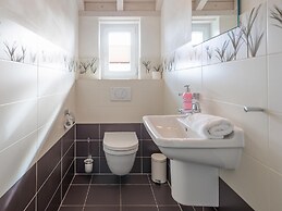 Exklusiv Eingerichtetes Ferienhaus in Strandnaehe