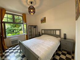Superb Holiday Home, 250m Beach
