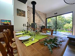 Superb Holiday Home, 250m Beach