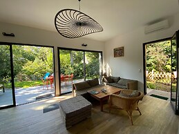 Superb Holiday Home, 250m Beach
