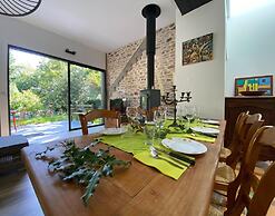 Superb Holiday Home, 250m Beach