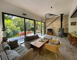 Superb Holiday Home, 250m Beach
