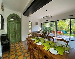 Superb Holiday Home, 250m Beach