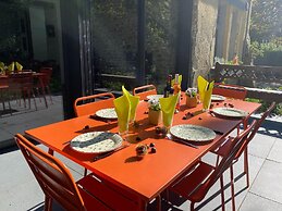 Superb Holiday Home, 250m Beach