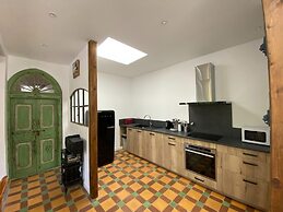 Superb Holiday Home, 250m Beach