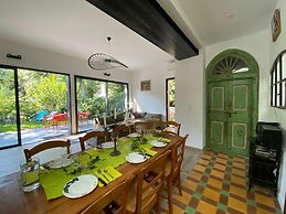 Superb Holiday Home, 250m Beach