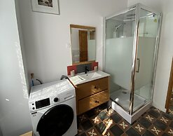 Superb Holiday Home, 250m Beach