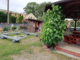 Kolczewo Cottage With BBQ & Garden