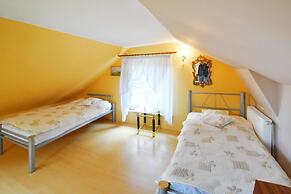 Spacious Cottage, Idyllic Right on the Lake, Spore