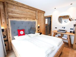 Luxury Chalet Pinzgauer Almhutte in Konigsleiten
