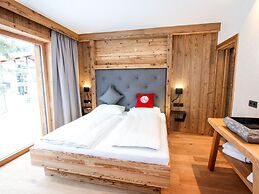 Luxury Chalet Pinzgauer Almhutte in Konigsleiten