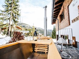 Luxury Chalet Pinzgauer Almhutte in Konigsleiten