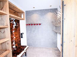 Luxury Chalet Pinzgauer Almhutte in Konigsleiten