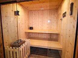 Luxury Chalet Pinzgauer Almhutte in Konigsleiten