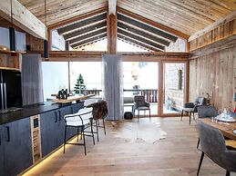 Luxury Chalet Pinzgauer Almhutte in Konigsleiten