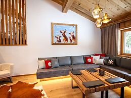 Luxury Chalet Pinzgauer Almhutte in Konigsleiten