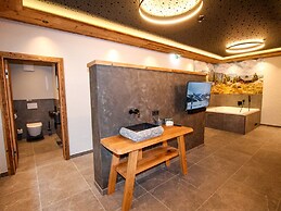 Luxury Chalet Pinzgauer Almhutte in Konigsleiten