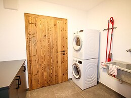 Luxury Chalet Pinzgauer Almhutte in Konigsleiten