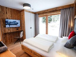 Luxury Chalet Pinzgauer Almhutte in Konigsleiten