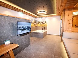 Luxury Chalet Pinzgauer Almhutte in Konigsleiten