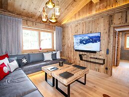 Luxury Chalet Pinzgauer Almhutte in Konigsleiten