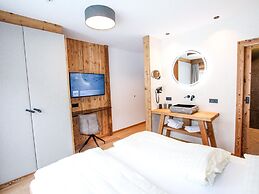 Luxury Chalet Pinzgauer Almhutte in Konigsleiten