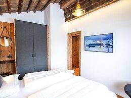 Luxury Chalet Pinzgauer Almhutte in Konigsleiten