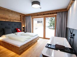 Luxury Chalet Pinzgauer Almhutte in Konigsleiten