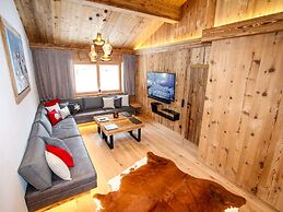 Luxury Chalet Pinzgauer Almhutte in Konigsleiten