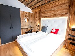 Luxury Chalet Pinzgauer Almhutte in Konigsleiten