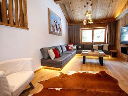 Luxury Chalet Pinzgauer Almhutte in Konigsleiten