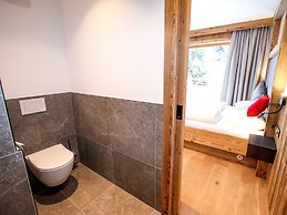 Luxury Chalet Pinzgauer Almhutte in Konigsleiten