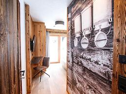 Luxury Chalet Pinzgauer Almhutte in Konigsleiten