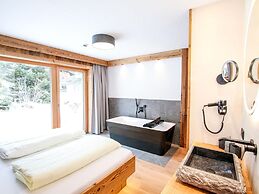 Luxury Chalet Pinzgauer Almhutte in Konigsleiten