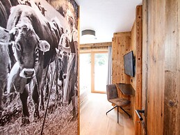 Luxury Chalet Pinzgauer Almhutte in Konigsleiten