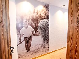 Luxury Chalet Pinzgauer Almhutte in Konigsleiten